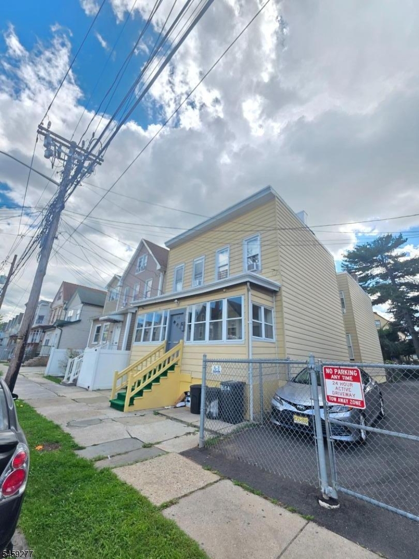 554 Franklin St Property Photo 1