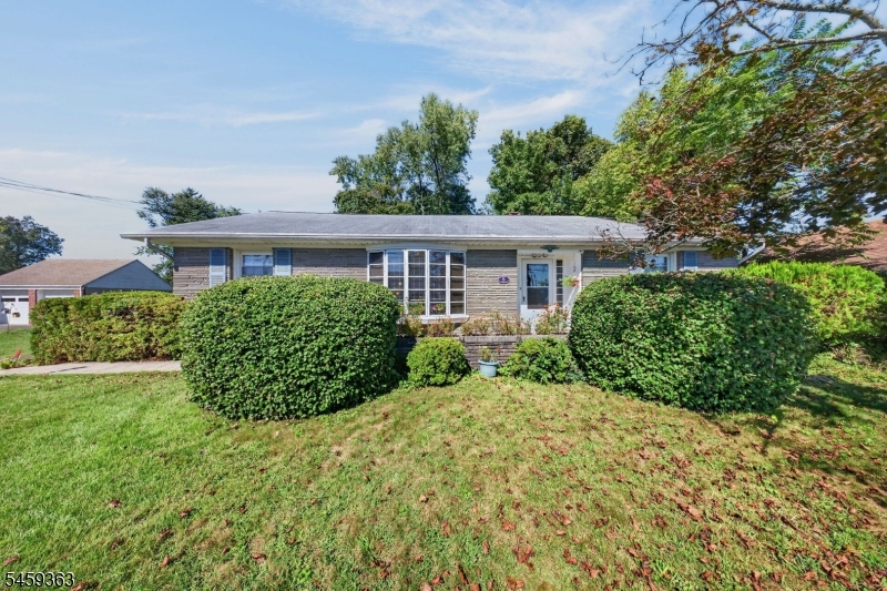 5 Lydecker Pl Property Photo 1