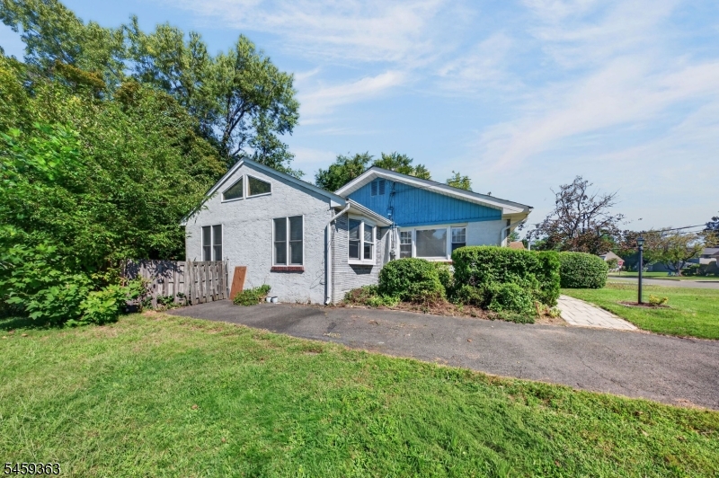 5 Lydecker Pl Property Photo 2