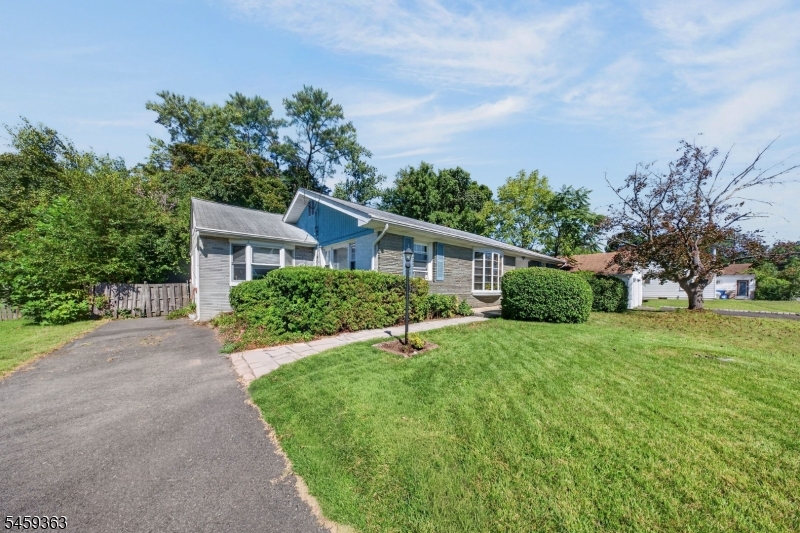 5 Lydecker Pl Property Photo 3