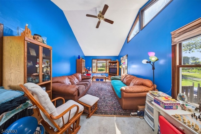 5 Lydecker Pl Property Photo 10