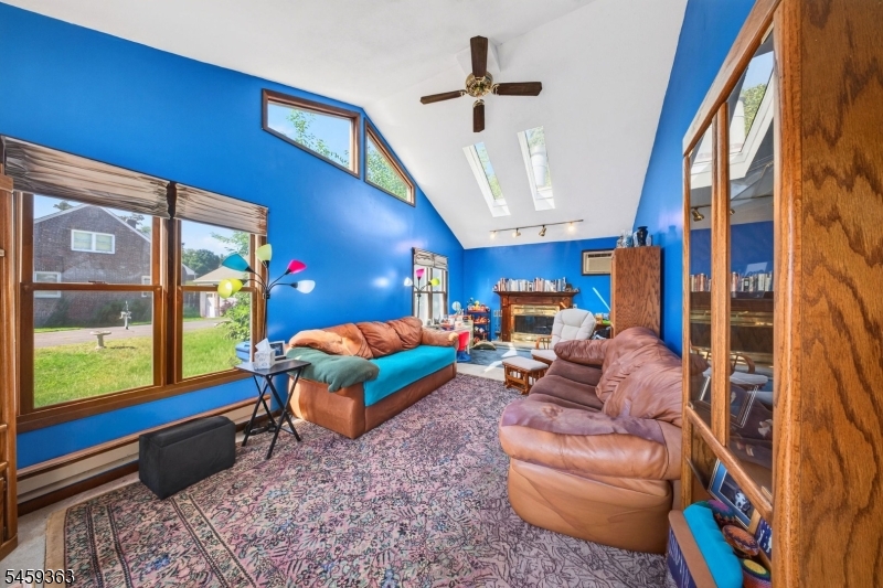 5 Lydecker Pl Property Photo 11
