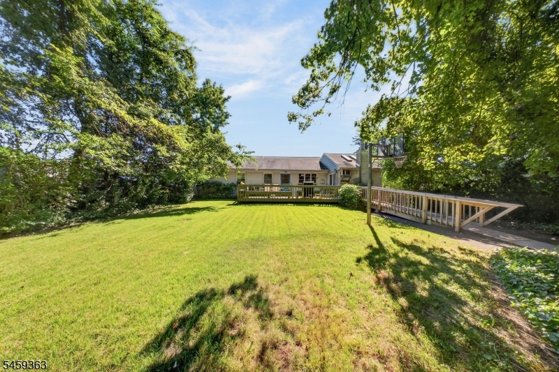 5 Lydecker Pl Property Photo 21