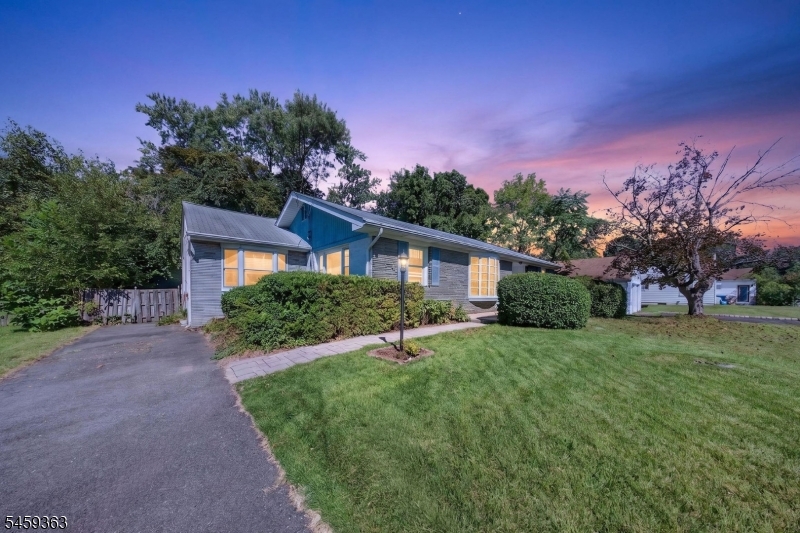 5 Lydecker Pl Property Photo 22