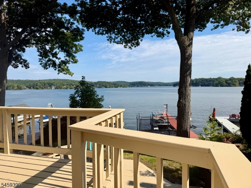121 Maxim Dr Property Photo 1