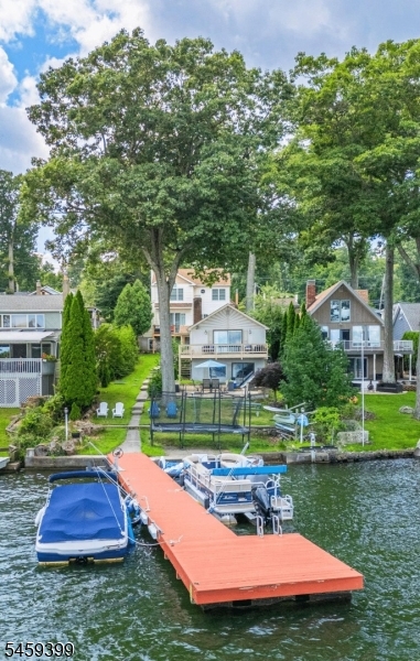 121 Maxim Dr Property Photo 1