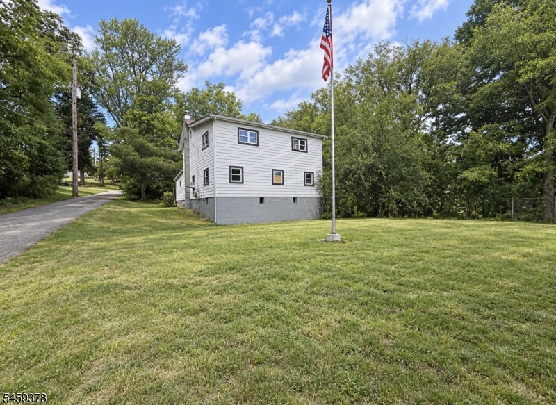 4 Robin Hill Ln Property Photo 1