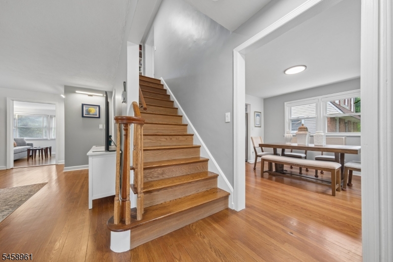 373 Saint Cloud Ave Property Photo 3