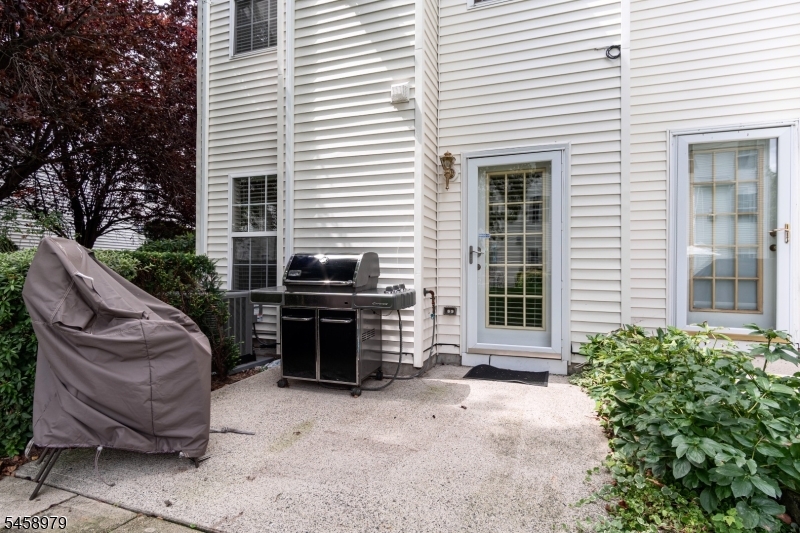 312 Wilshire Dr Property Photo 24