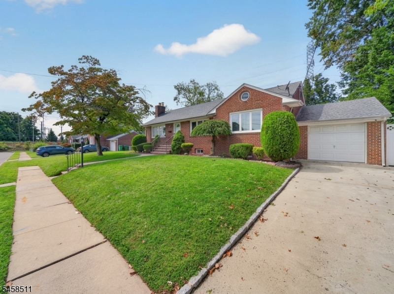 47 Albert Ave Property Photo 1