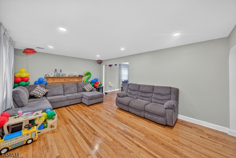47 Albert Ave Property Photo 4