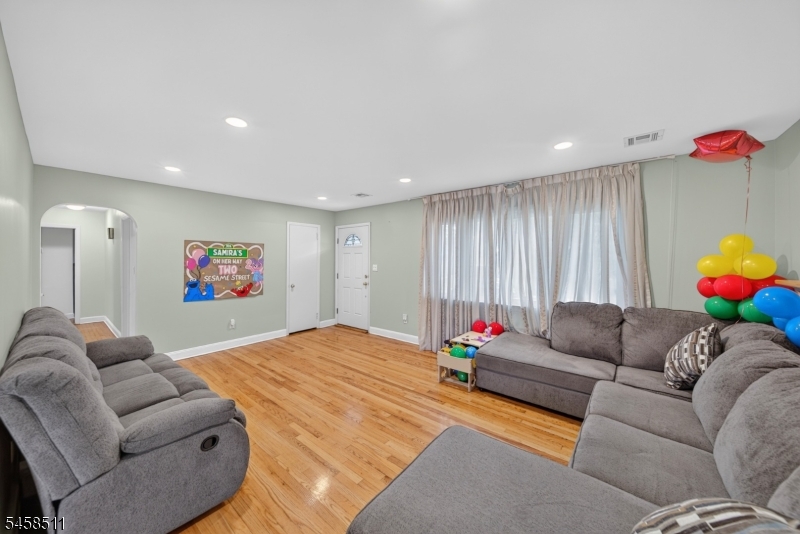 47 Albert Ave Property Photo 5