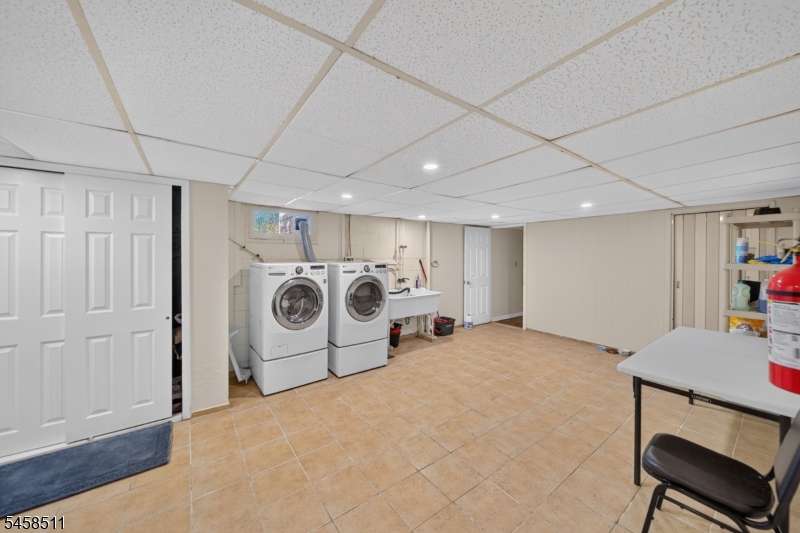 47 Albert Ave Property Photo 22