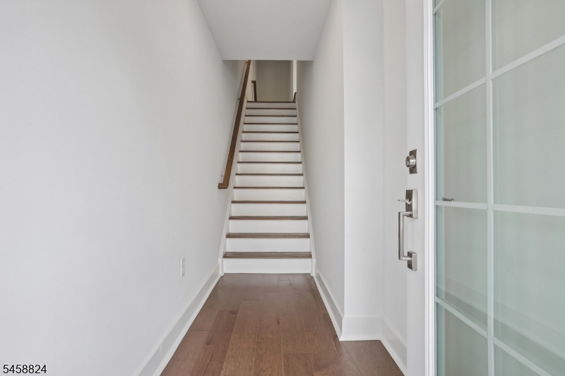 69 Eastwood Ter Property Photo 3