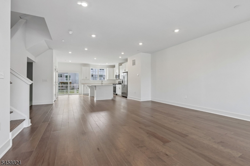 69 Eastwood Ter Property Photo 8
