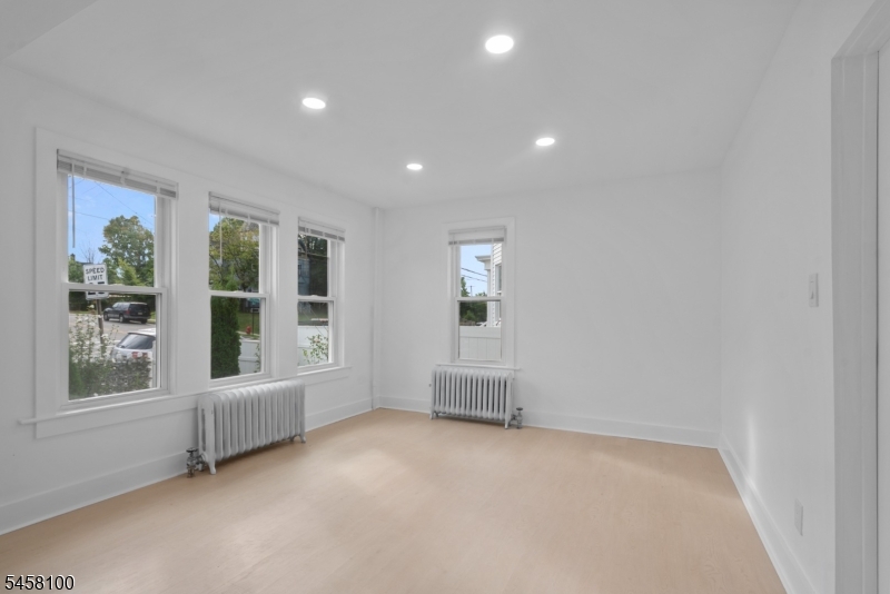100 W Clinton St Property Photo 15