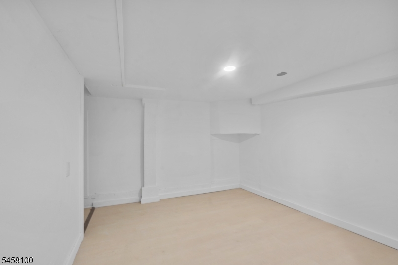 100 W Clinton St Property Photo 16