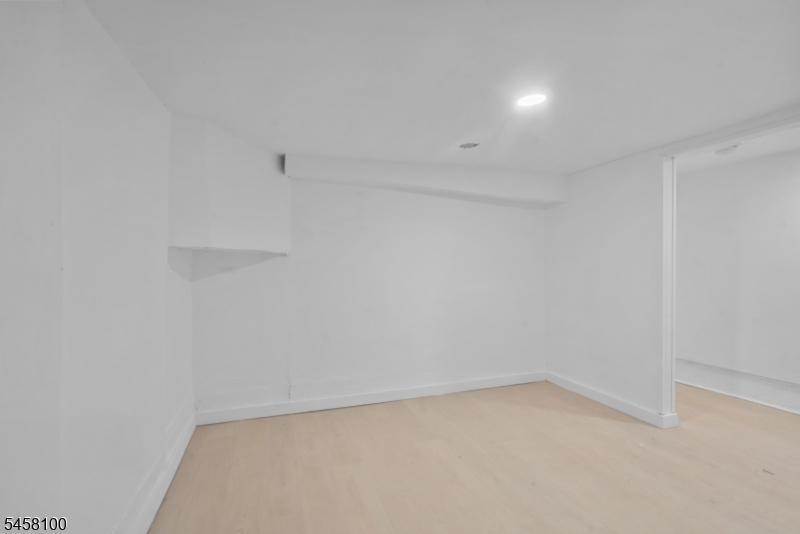 100 W Clinton St Property Photo 17