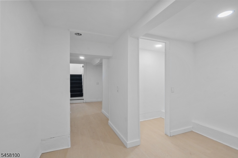 100 W Clinton St Property Photo 18