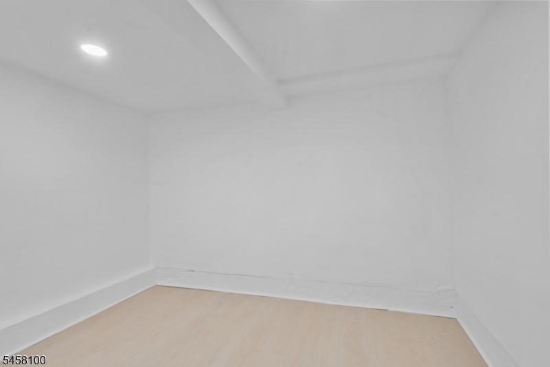 100 W Clinton St Property Photo 27