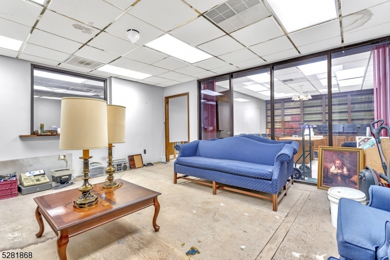 112 N Wood Ave Property Photo 4