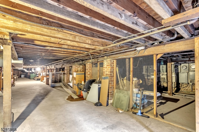 112 N Wood Ave Property Photo 8