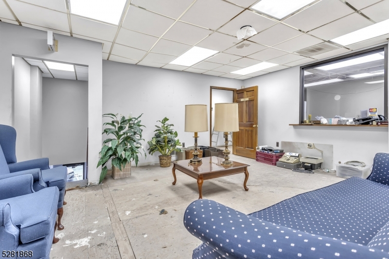 112 N Wood Ave Property Photo 11
