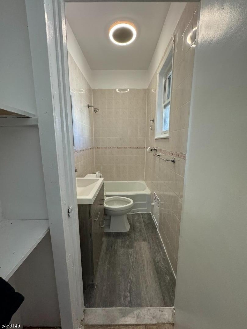 241 Clark Pl 2 Property Photo 5