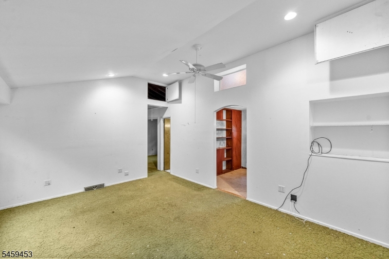 5 Black Oak Dr Property Photo 2