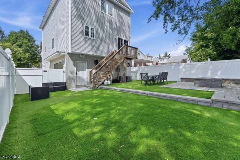 38 Center St Property Photo 4