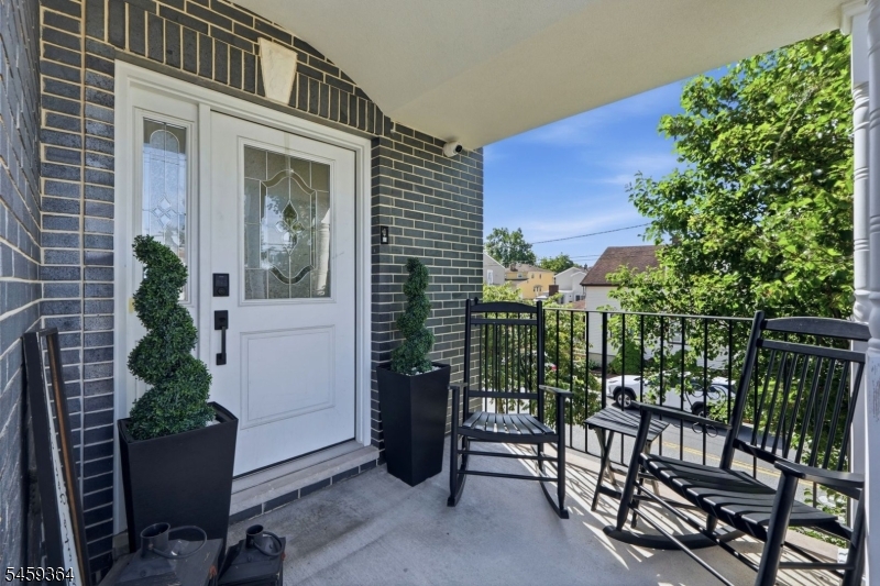 38 Center St Property Photo 5