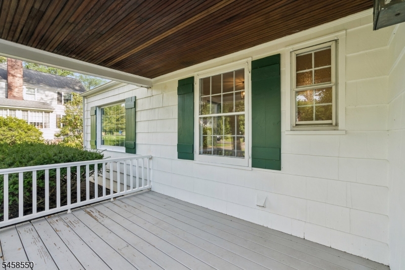 20 Pine St Property Photo 4
