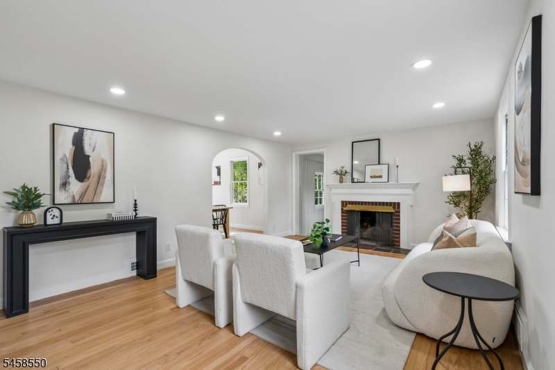 20 Pine St Property Photo 6