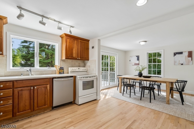 20 Pine St Property Photo 14