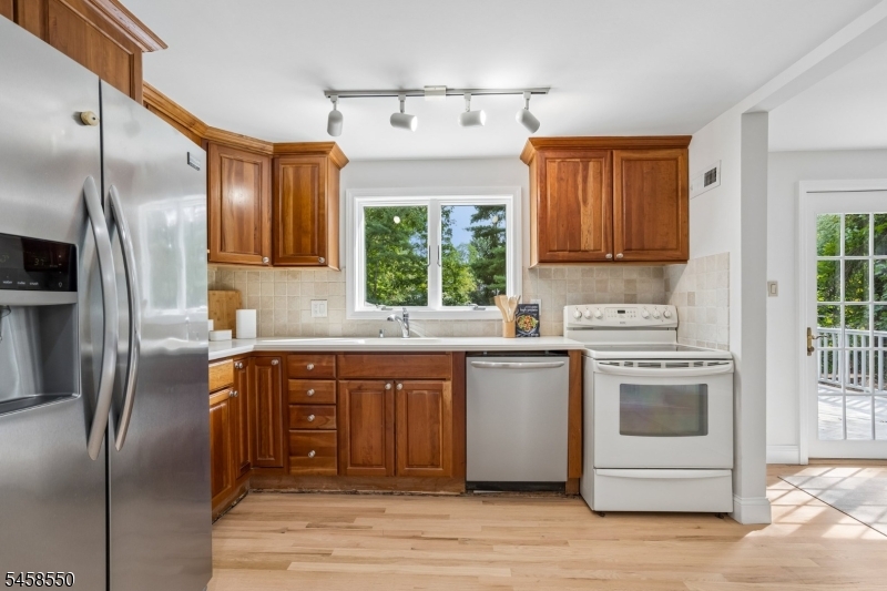 20 Pine St Property Photo 16