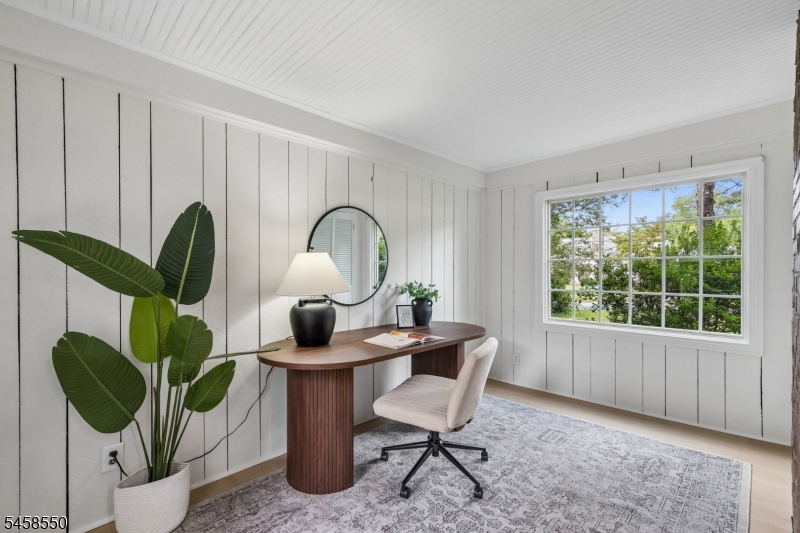 20 Pine St Property Photo 19