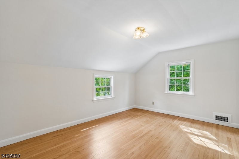 20 Pine St Property Photo 24
