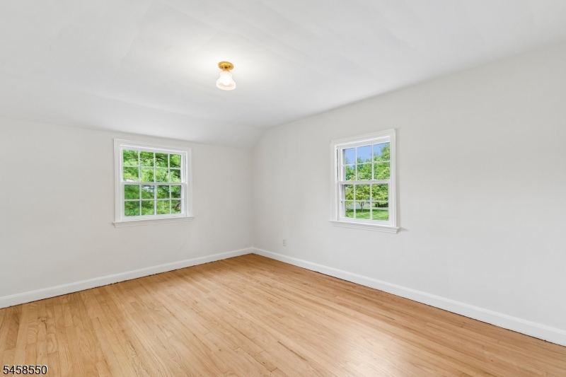 20 Pine St Property Photo 28