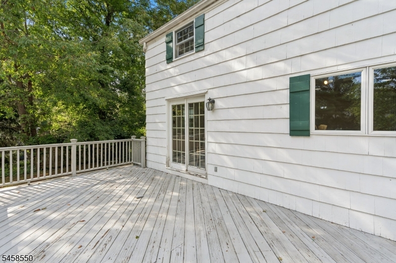 20 Pine St Property Photo 29
