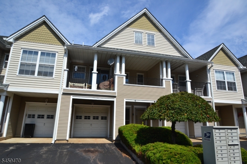 4 Collura Ln Property Photo 1