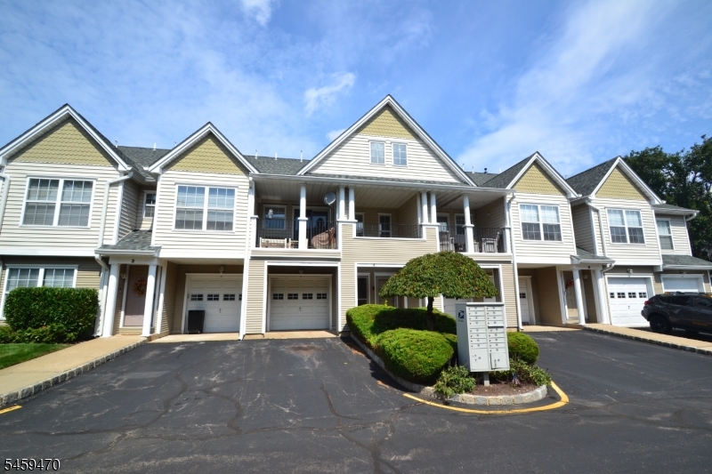 4 Collura Ln Property Photo 3