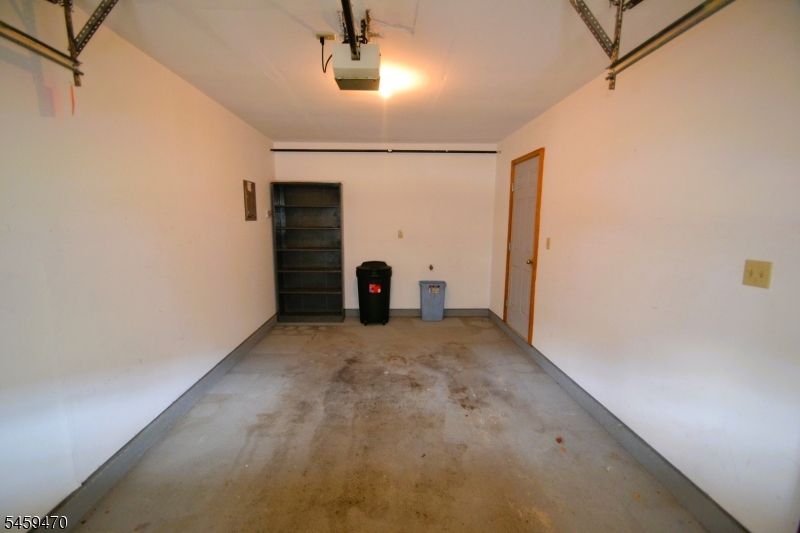 4 Collura Ln Property Photo 5