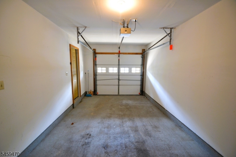 4 Collura Ln Property Photo 6