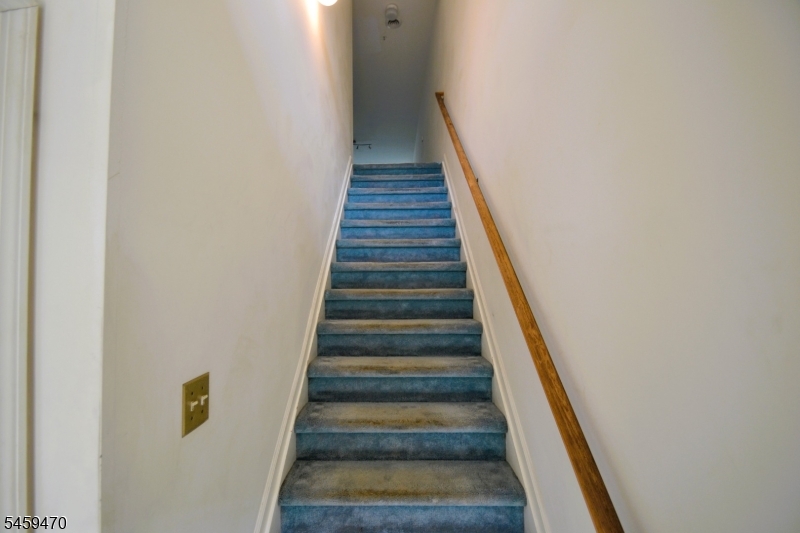 4 Collura Ln Property Photo 7