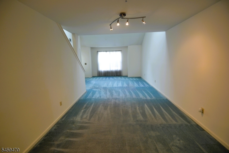 4 Collura Ln Property Photo 9
