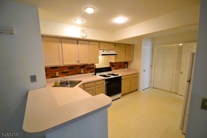 4 Collura Ln Property Photo 10
