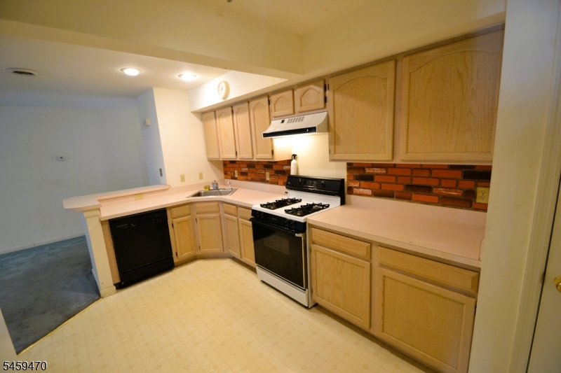 4 Collura Ln Property Photo 11