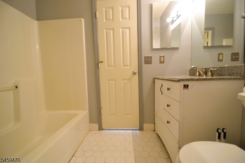 4 Collura Ln Property Photo 14