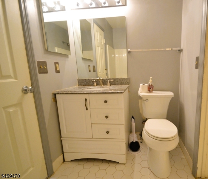 4 Collura Ln Property Photo 16