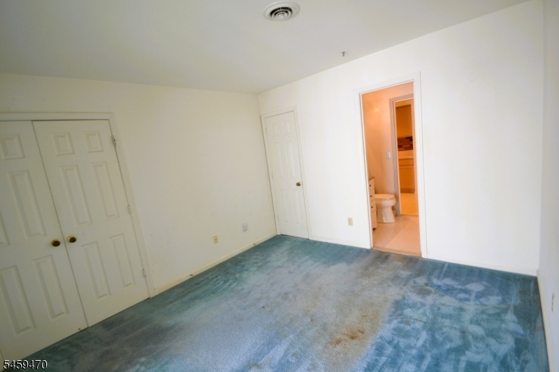 4 Collura Ln Property Photo 18